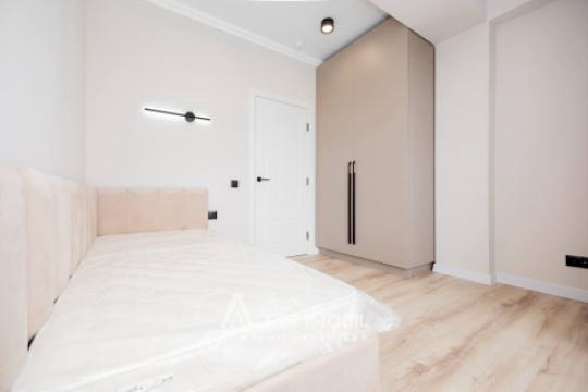 SkyHouse! Botanica, Bacioii Noi street, 3 rooms + living! Euro repair!: 5