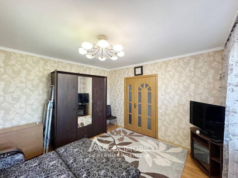 Centru, str. Albișoara, 2 camere. Euroreparație! Seria 143!: 3