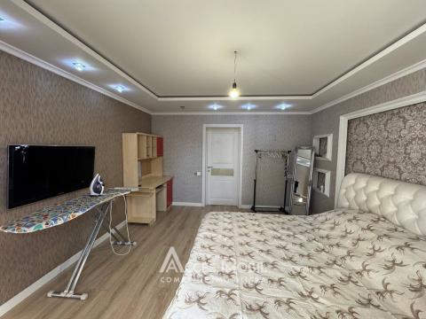 Centru, str. Albișoara, 3 camere. Euroreparație! Seria 143!: 2