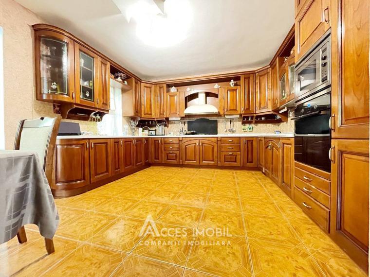 Chirie! Casă în 3 nivele! Buiucani, str. Maria Lătărețu, 383m2 + 5 ari! Euroreparație!: 2