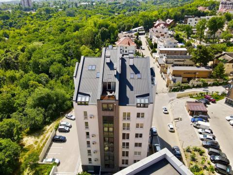 BRIX Development: GREEN HOUSE: 6