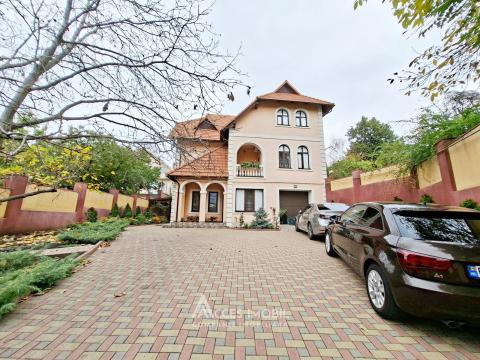 Casă în 3 niveluri! Centru, str. Ion Inculeț, 300m2 + 8 ari. Euroreparație!: 1