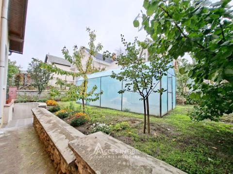 Casă în 3 niveluri! Centru, str. Ion Inculeț, 300m2 + 8 ari. Euroreparație!: 29