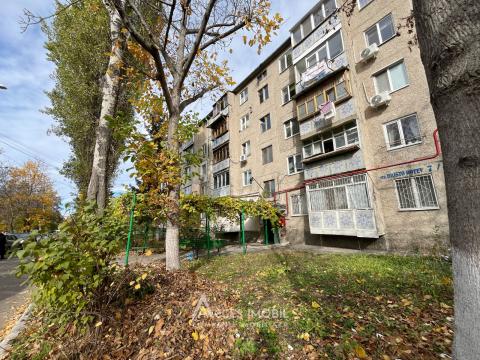 : Botanica, str. Hristo Botev