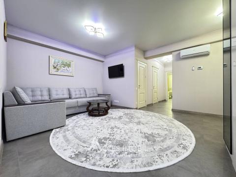 Chirie! Bloc Nou! Telecentru, str. Sprâncenoaia, 2 camere + living! Euroreparație!: 1