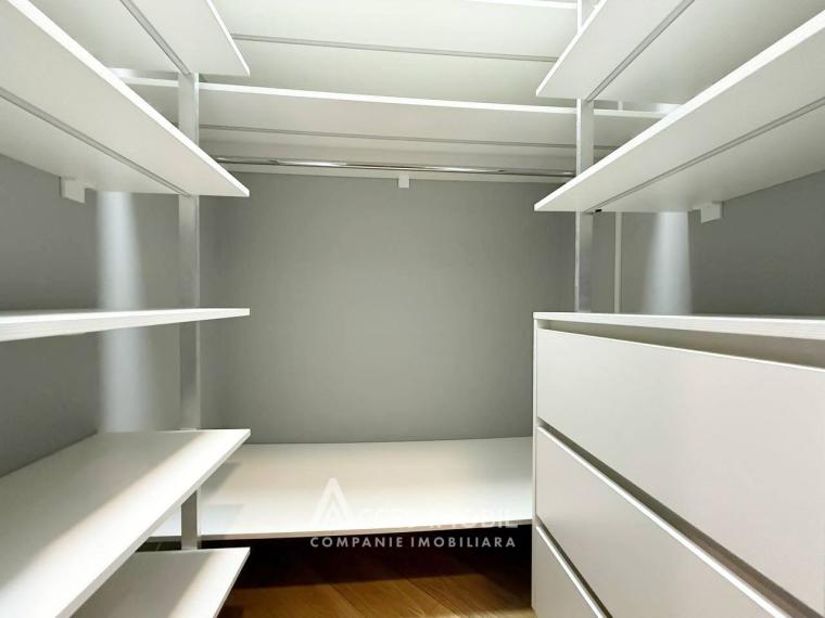 Clock Tower! Spartacus street, Rascani, 2 rooms + living. Euro Repair!: 18