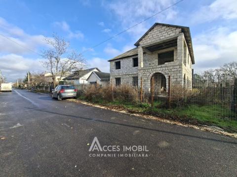 Casă în 2 niveluri! Ciorescu, str. Florilor , 179 + 6 ari! În construcție!: 1