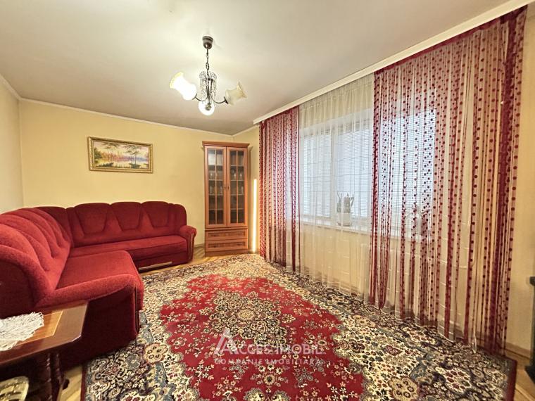 Centru, str. Albișoara, 2 camere + living. Euroreparație!: 0