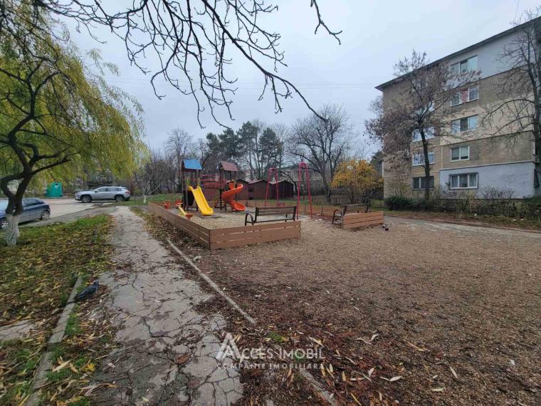 Botanica, bd. Traian, 1 cameră! Seria Varnița! De mijloc!: 12