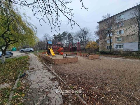 Botanica, bd. Traian, 1 cameră! Seria Varnița! De mijloc!: 12