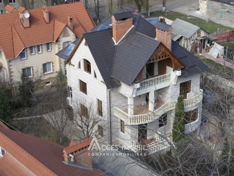 Casă în 3 nivele! str. Cuza Vodă, Botanica, 430m2 + 8 ari!: 0