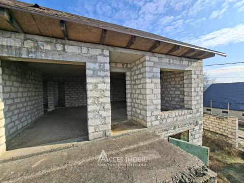 Casă situată pe un teren generos de 11 ari, în localitatea Boscana, pe str. Burebista.: 2