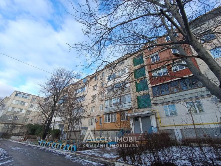 Яловены, ул. Александру Чел Бун, 3 комнаты. Автономное отопление!: 0