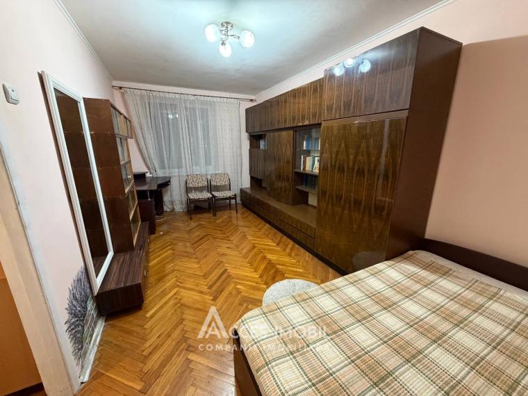 Râșcani, str. Florilor, 3 camere. De mijloc! Bilaterală!: 0