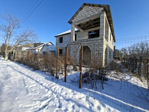 Casă în 2 niveluri! Ciorescu, str. Florilor , 179 + 6 ari! În construcție!: 2