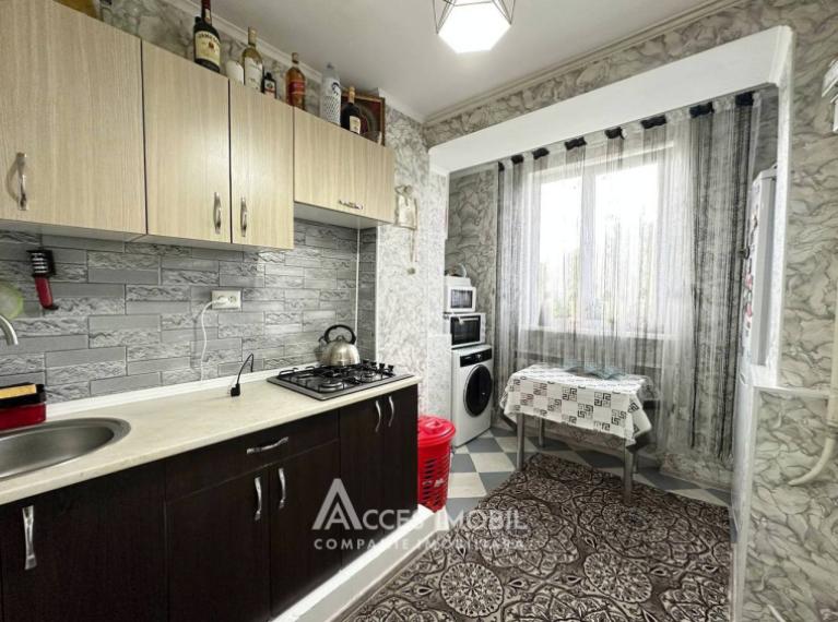 str-la. Studenților, Poșta Veche, 1 cameră. Euroreparație! De mijloc!: 1