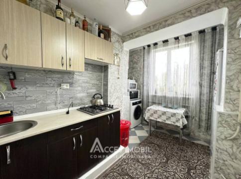 str-la. Studenților, Poșta Veche, 1 cameră. Euroreparație! De mijloc!: 1