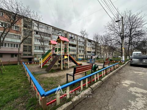 str-la. Studenților, Poșta Veche, 1 cameră. Euroreparație! De mijloc!: 4