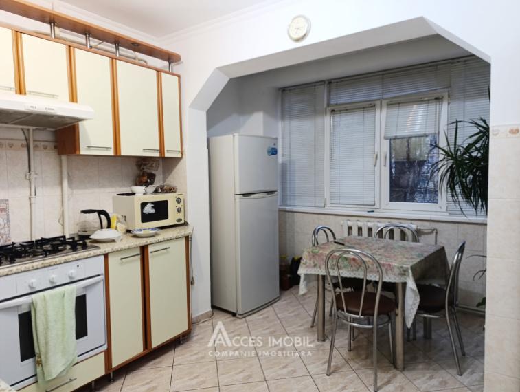 Buiucani, str. Onisifor Ghibu, 3 camere.: 3