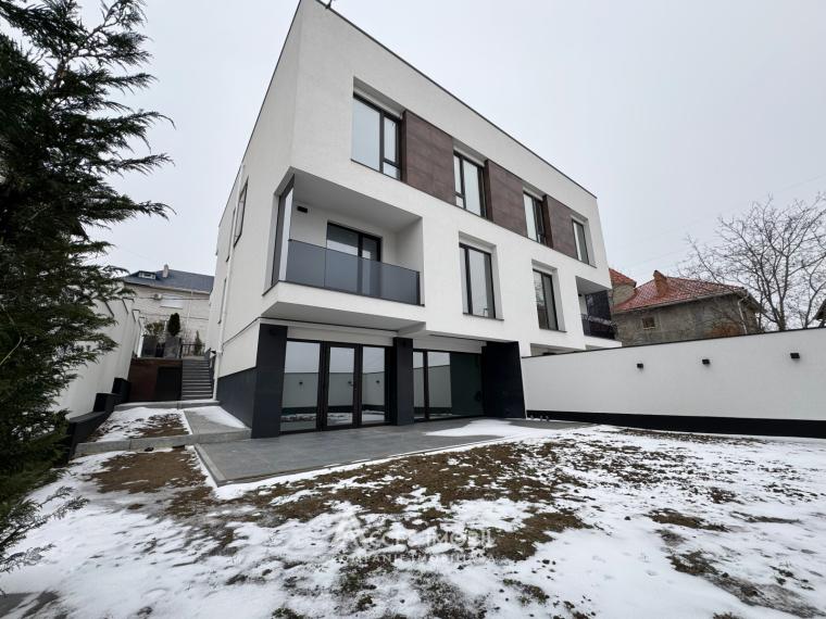 3 floors Duplex! Codru, Anton Ablov street, 250m2 + 3 aries! White version!: 0