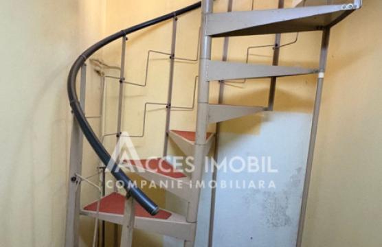 Centru, str. M. Kogălniceanu, 3 camere. De mijloc!: 12