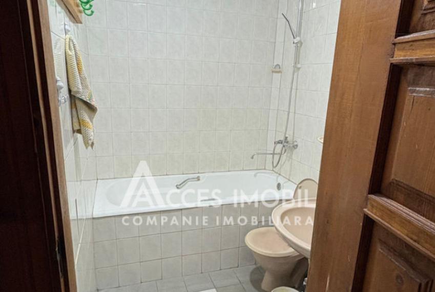 Centru, str. M. Kogălniceanu, 3 camere. De mijloc!: 13