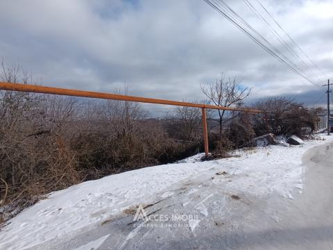 Teren pentru construcții 4 ari + 6 ari în folosință! Codru, str. Izvoarelor!: 2