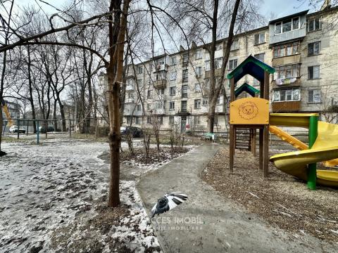 Nicolae Dimo street, Rascani, 2 rooms + living. Euro repair! Middle Position!: 14