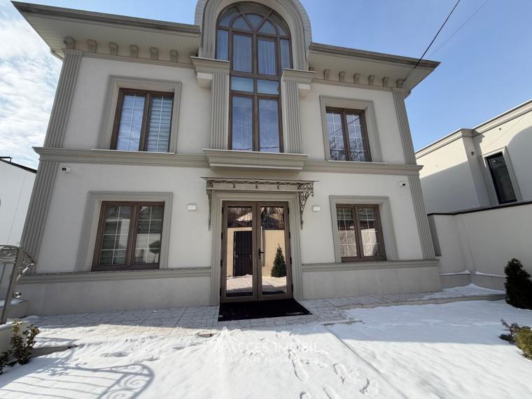 Chirie! Casă în 3 nivele! Centru, str. Anton Crihan, 300m2 + 6 ari. Reparație premium!: 0