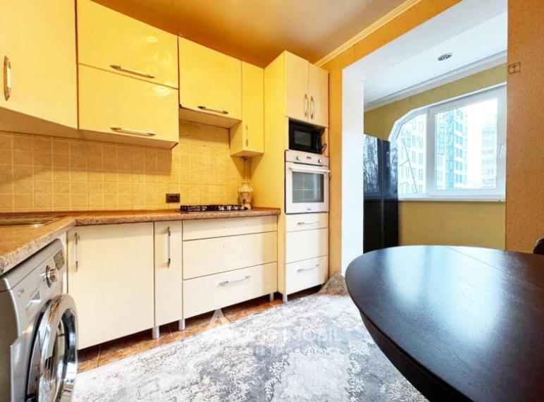 Ciocana, bd. Mircea Cel Bătrân, 2 camere. De mijloc!: 5