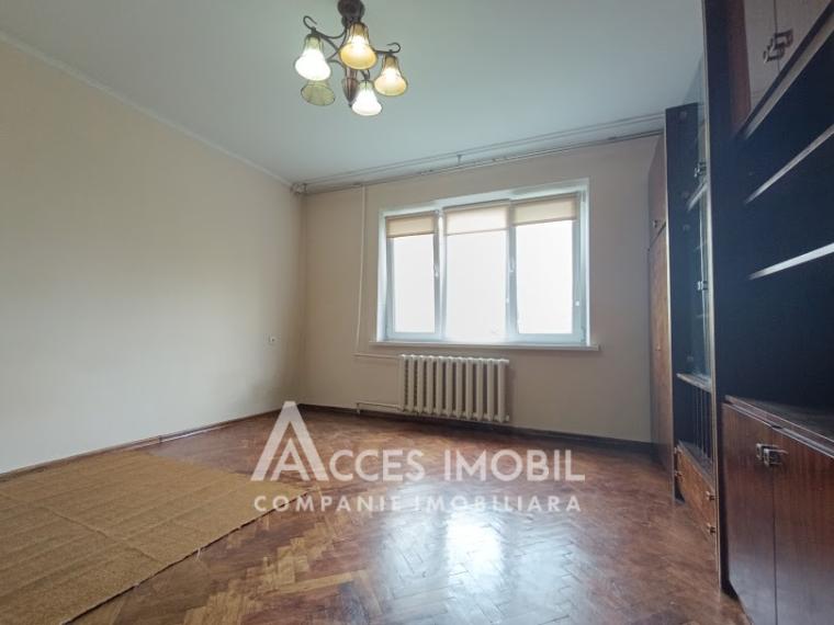 Centru, bd. Ștefan cel Mare, 2 camere. De mijloc!: 1