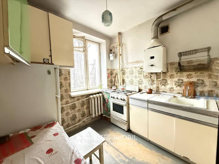 Râșcani, str. Braniştii, 2 camere. De mijloc!: 3