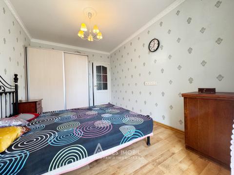 Botanica, bd. Cuza Vodă, 3 camere. De mijloc/Bilaterală!: 1