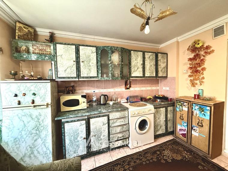 Strășeni, str. Ștefan cel Mare, 3 camere + living!: 1