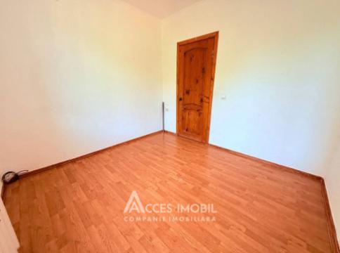 : Rascani, Florilor street