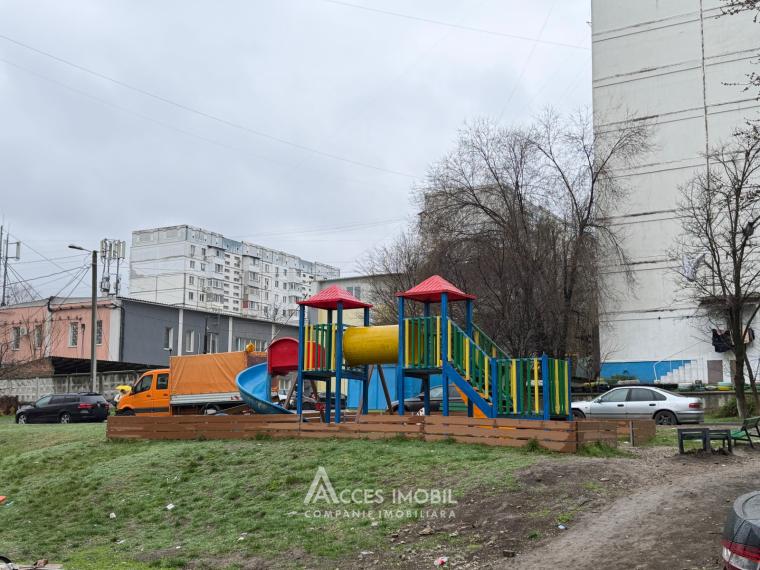 Botanica, str. Independenței, o cameră. Euroreparație! De mijloc!: 11