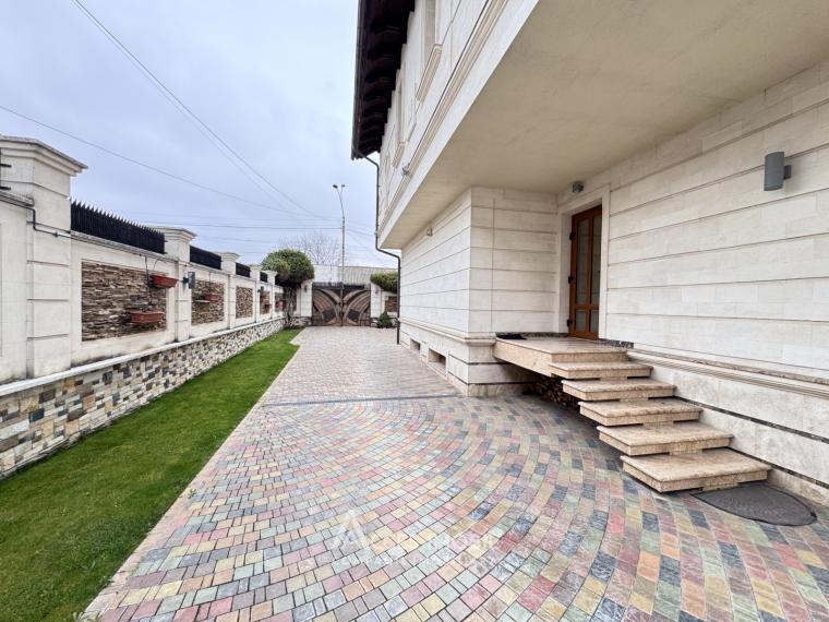 Casă în 3 niveluri! Buiucani, str. Paris, 390m2 + 6 ari. Reparație Premium!: 32