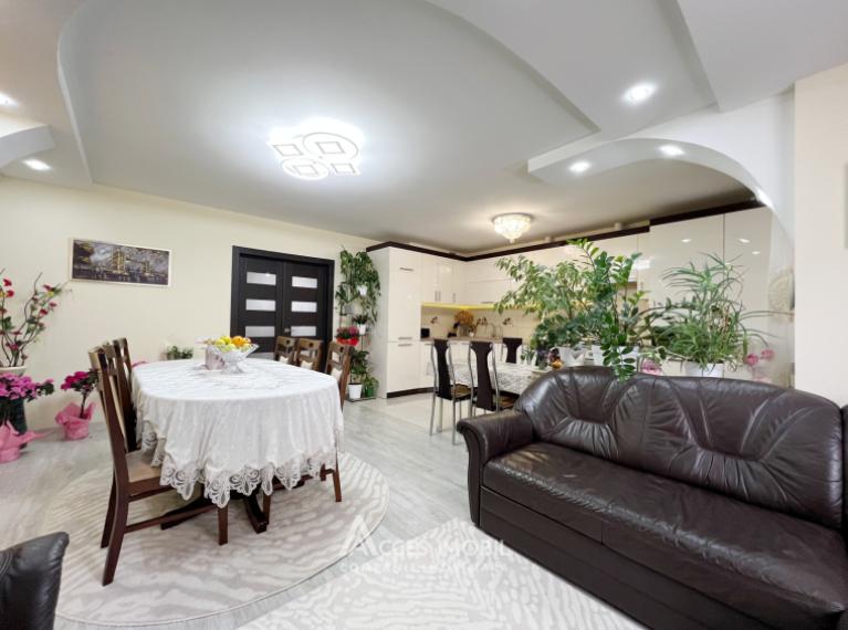 Новострой! Чеканы, бул. Мирча чел Бэтрын, 2 комнаты + гостиная. Евроремонт!: 2