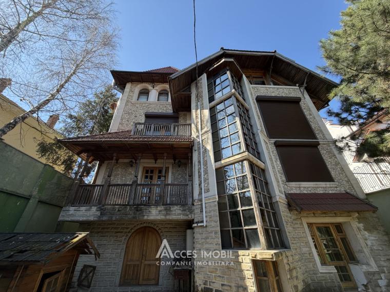 Casă! Centru, str. Nucarilor, 5+ camere + living, 510m2 + 6 ari. Încălzire autonomă!: 0