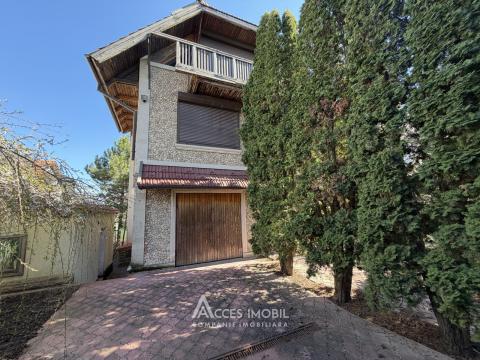 Casă! Centru, str. Nucarilor, 5+ camere + living, 510m2 + 6 ari. Încălzire autonomă!: 2