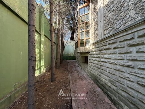 Casă! Centru, str. Nucarilor, 5+ camere + living, 510m2 + 6 ari. Încălzire autonomă!: 6