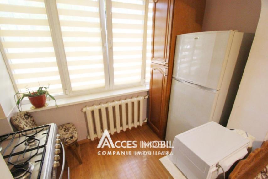 Чеканы, бд. М. Чел Бэтрын, 2 комнаты. Середина дома!: 1