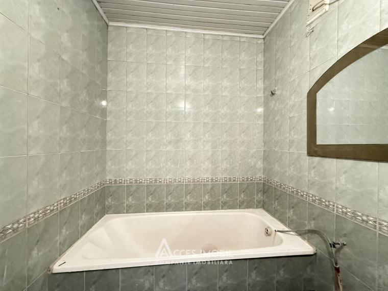 Ciocana, Mircea Cel Batran avenue, 4 rooms. Middle position!: 8