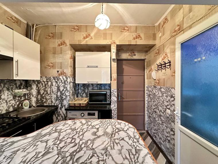 Рышканы, ул. Николай Димо, 1 комната. Средина дома!: 4