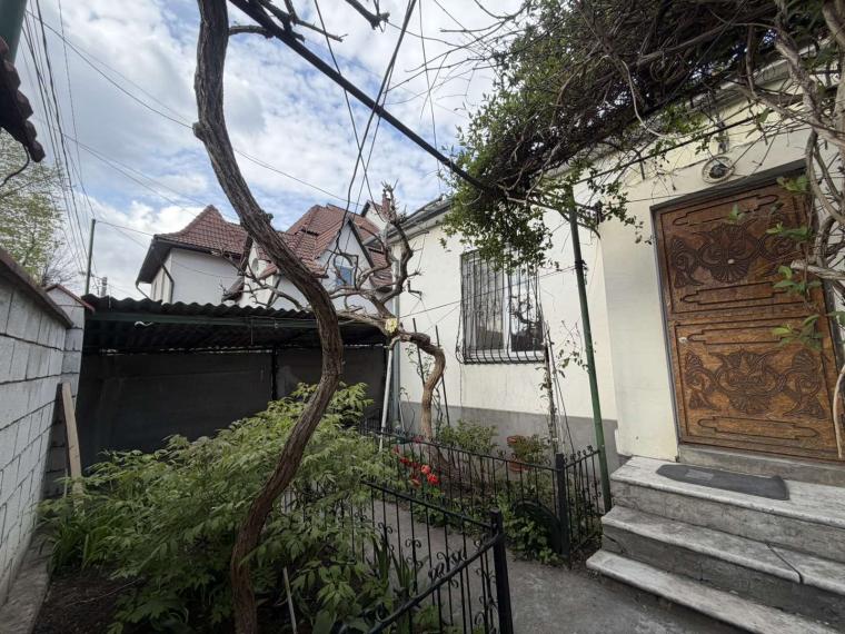 Chirie! Casă! str. Universității, Centru, 2 camere + 4  ari. Încălzire autonomă!: 15