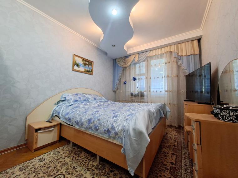 ул. Петру Заднипру, Чеканы, 3 комнаты. 143 серия! Середина дома!: 1