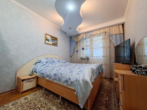 ул. Петру Заднипру, Чеканы, 3 комнаты. 143 серия! Середина дома!: 1