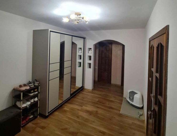 Буюканы, бул. Алба Юлия, 3 комнаты. 143 Серия! Cередина дома!: 4