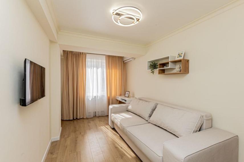 Chirie! Bloc Nou! Centru, str. Nicolae Testemițanu, 2 camere. Euroreparație! Încălzire autonomă!: 1