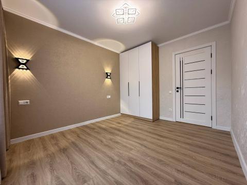 Ботаника, ул. Костюжень, 2 комнаты. Евроремонт! Середина дома!: 2